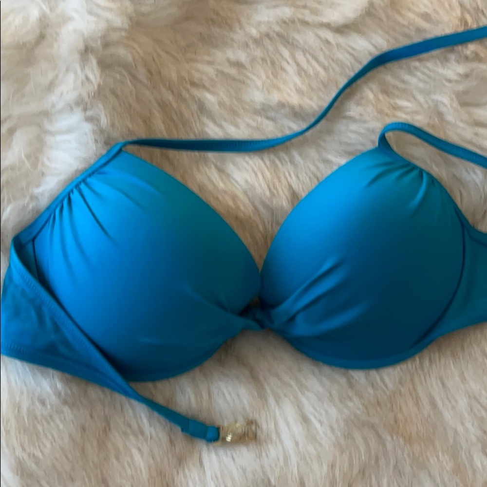 Victoria’s Secret 36C bikini top